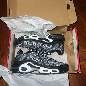 Nike Airmax Plus Shattered Ice Dark Grey